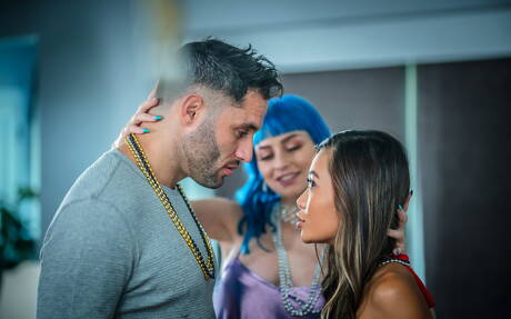 My Family Pies pleased to share with you xxx picture gallery with Jewelz Blu and Vina Sky in hot threesome action